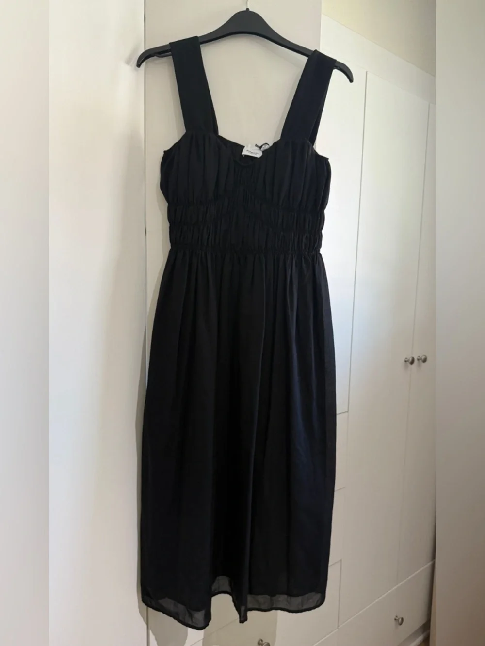 Burberry Black Sleeveless Midi Dress with Wide Straps NEW 2 - Picture 5 of 10